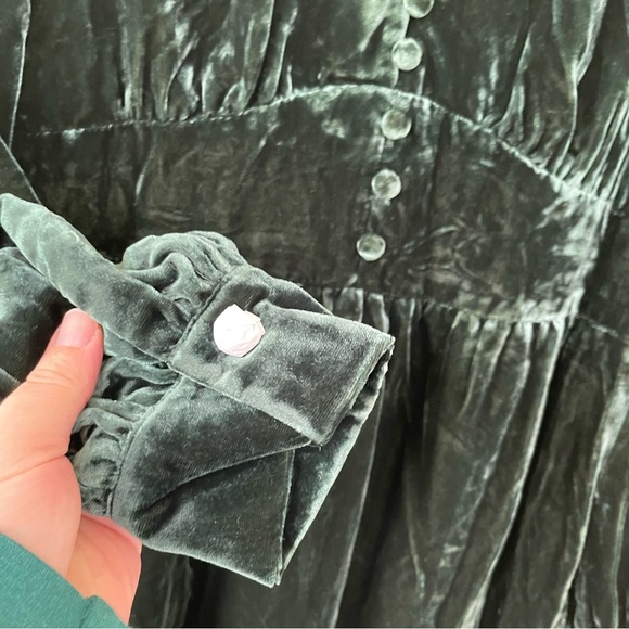 NWOT Boden Elise Velvet Midi Dress 4P Petite Long Sleeve Dark Green Emerald NWOT Boden Elise Velvet Midi Dress 4P Petite Long Sleeve Dark Green Emerald